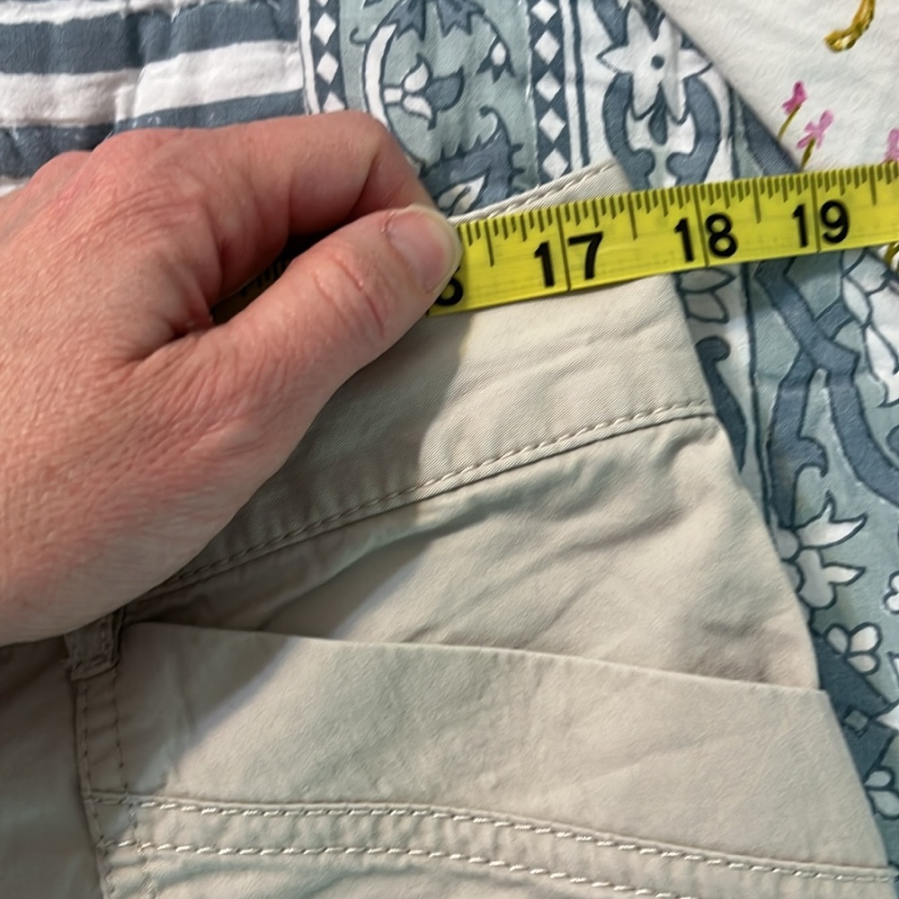 LOFT size 10 khaki cropped pants - Picture 4 of 6